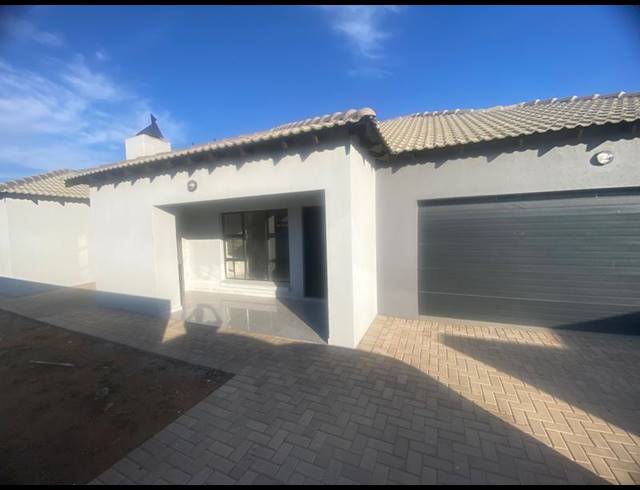 4 BEDROOM HOUSE FOR SALE IN AERORAND